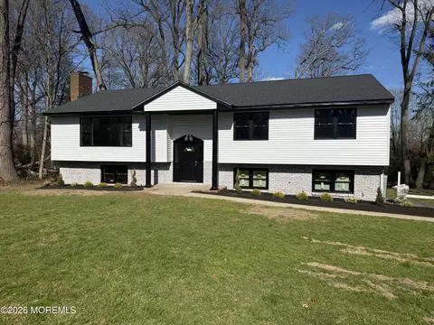 4 Blue Hills Dr, Holmdel, NJ 07733