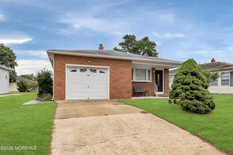 40 Bonaire Dr, Toms River, NJ 08757