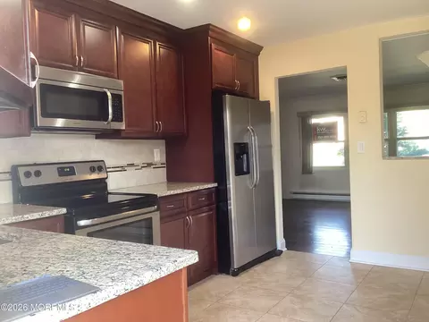 644 Plymouth Dr #B, Lakewood, NJ 08701