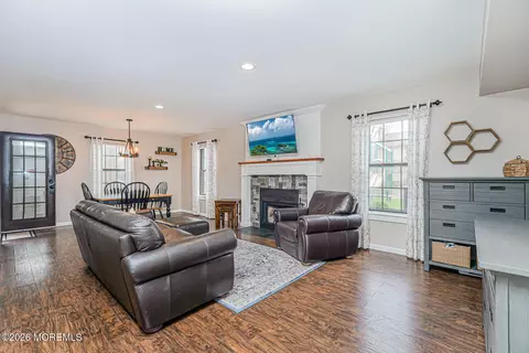 707 Wellington Pl, Matawan, NJ 07747