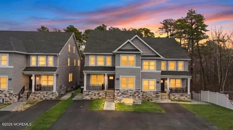 28 Golders Green Rd, Lakewood, NJ 08701