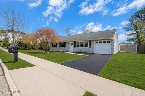 4 Revere Ct, Barnegat, NJ 08005