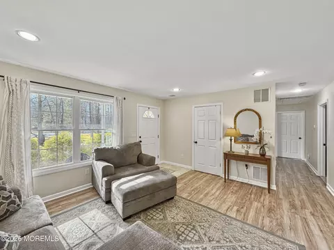 Entry Way - 239 Crescent Ave, Jackson, NJ 08527 photo 3 of 4