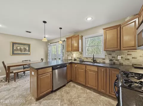 Kitchen - 239 Crescent Ave, Jackson, NJ 08527 photo 4 of 5