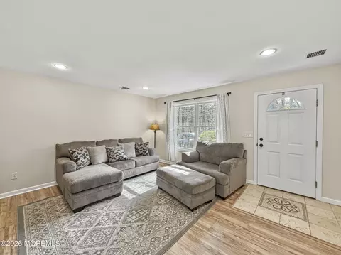 Entry Way - 239 Crescent Ave, Jackson, NJ 08527 photo 2 of 4