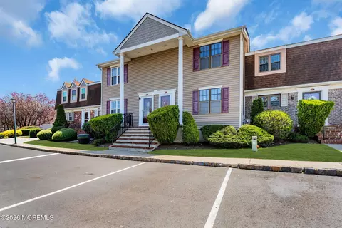 53 Heritage Ln, Fords, NJ 08863