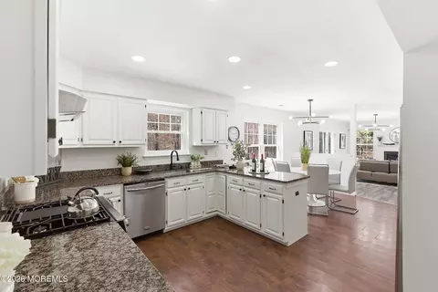 Kitchen - 565 Buttonwood Dr, Jackson, NJ 08527 photo 3 of 4