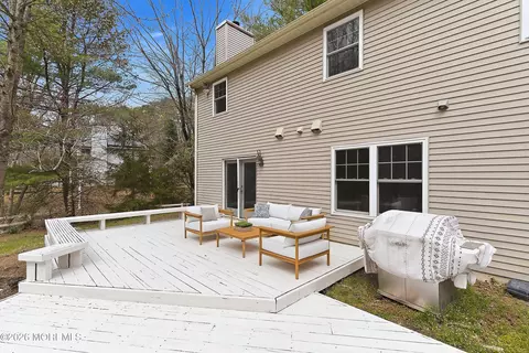 Exterior - 565 Buttonwood Dr, Jackson, NJ 08527 photo 4 of 8