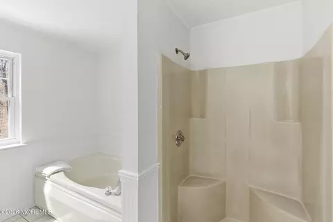 Bath - 565 Buttonwood Dr, Jackson, NJ 08527 photo 3 of 5