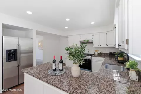 Kitchen - 565 Buttonwood Dr, Jackson, NJ 08527 photo 4 of 4