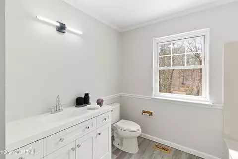 Bath - 565 Buttonwood Dr, Jackson, NJ 08527 photo 4 of 5