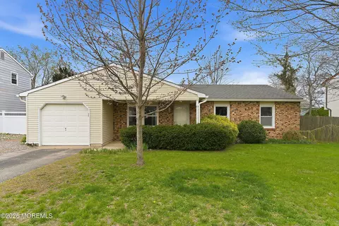 10 Lilac Pl, Howell, NJ 07731
