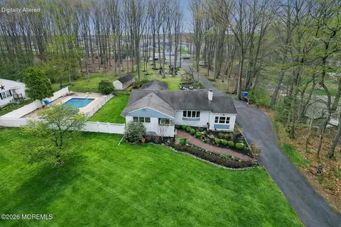 21 La Valley Dr, Manalapan, NJ 07726