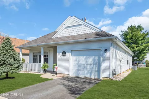 5 Florence Dr, Manchester, NJ 08759