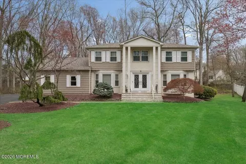 5 Crown Ct, Manalapan, NJ 07726