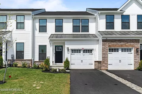 18 Rosemary Way, Mount Laurel, NJ 08054