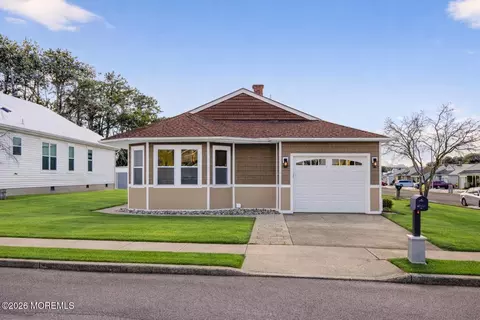 199 Canterbury Ln, Toms River, NJ 08757