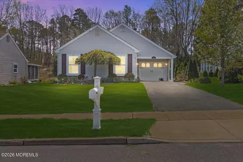 32 Buckingham Dr, Southampton, NJ 08088