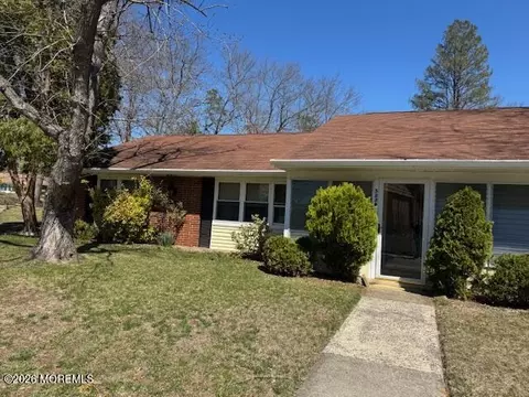 522 Thornbury Ct # A, Lakewood, NJ 08701