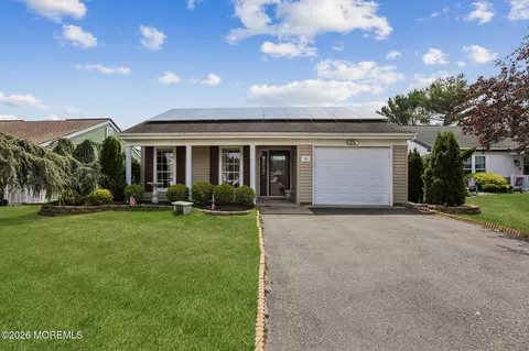 66 Mansfield Ave, Manchester, NJ 08759