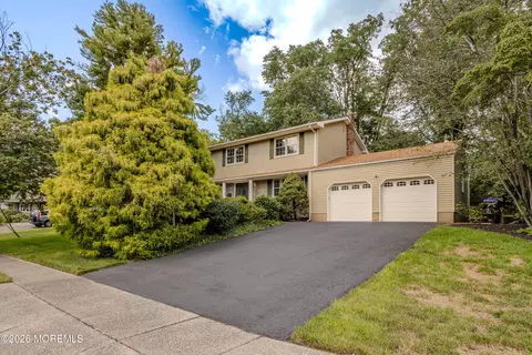 17 Stephens Dr, East Brunswick, NJ 08816