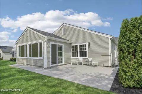 18 Flintshire Ter, Manchester, NJ 08759