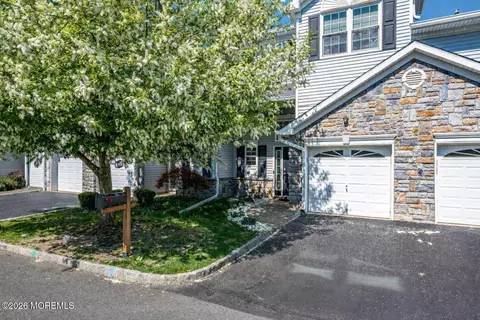 18 Hanna Ln, Laurence Harbor, NJ 08879
