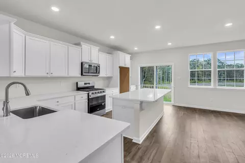 303 Mantoloking Dr, Jackson, NJ 08527