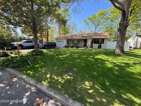 1155 Steamer Ave, Manahawkin, NJ 08050