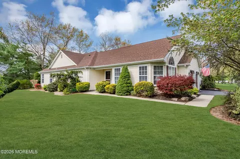 6 Pine Valley Rd, Lakewood, NJ 08701