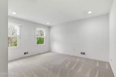Bedroom - 8 Roebling Ct, Leonardo, NJ 07737 photo 3 of 4