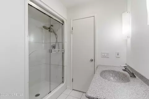 Bath - 8 Roebling Ct, Leonardo, NJ 07737 photo 6 of 8