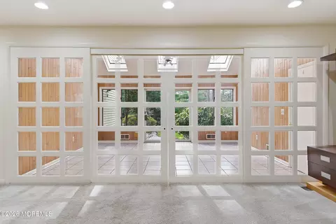Entry Way - 8 Roebling Ct, Leonardo, NJ 07737 photo 3 of 5