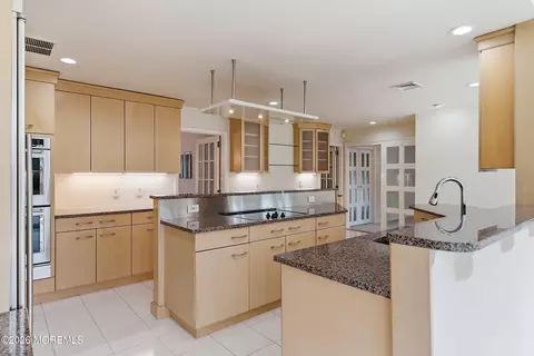 Kitchen - 8 Roebling Ct, Leonardo, NJ 07737 photo 4 of 7