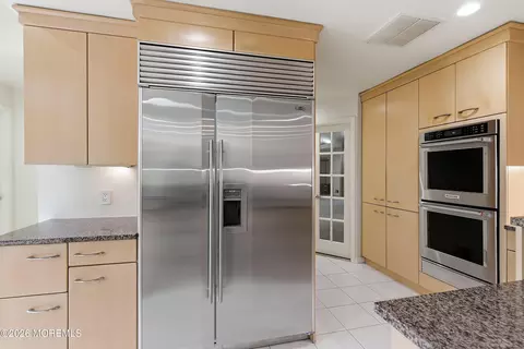 Kitchen - 8 Roebling Ct, Leonardo, NJ 07737 photo 6 of 7