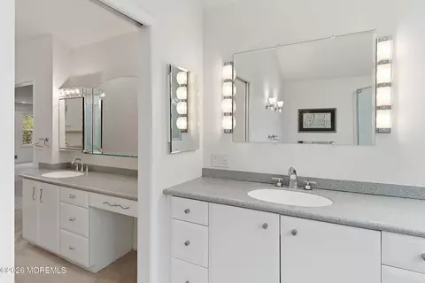 Bath - 8 Roebling Ct, Leonardo, NJ 07737 photo 5 of 8