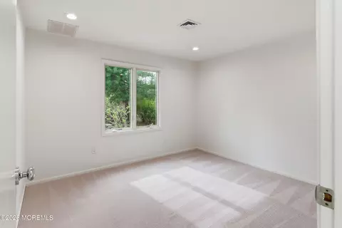 Bedroom - 8 Roebling Ct, Leonardo, NJ 07737 photo 1 of 4