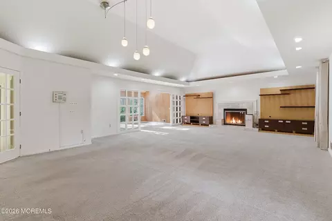 Living - 8 Roebling Ct, Leonardo, NJ 07737 photo 2 of 10