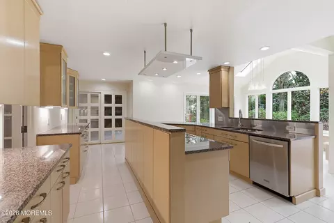 Kitchen - 8 Roebling Ct, Leonardo, NJ 07737 photo 5 of 7