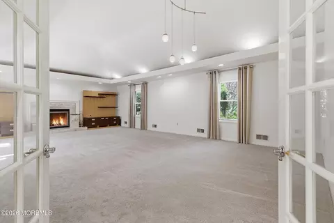 Living - 8 Roebling Ct, Leonardo, NJ 07737 photo 1 of 10