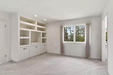 Living - 8 Roebling Ct, Leonardo, NJ 07737 photo 9 of 10
