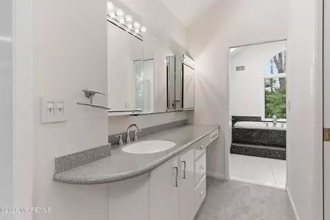 Bath - 8 Roebling Ct, Leonardo, NJ 07737 photo 4 of 8