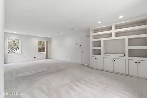 Living - 8 Roebling Ct, Leonardo, NJ 07737 photo 8 of 10