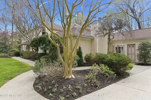 Exterior - 8 Roebling Ct, Leonardo, NJ 07737 photo 3 of 18