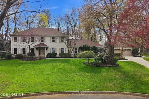 8 Roebling Ct, Leonardo, NJ 07737