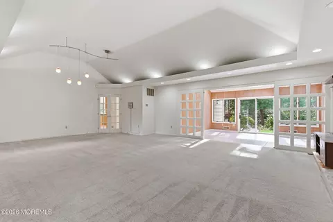 Living - 8 Roebling Ct, Leonardo, NJ 07737 photo 3 of 10