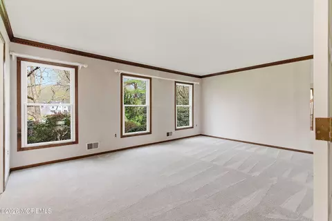 Living - 8 Roebling Ct, Leonardo, NJ 07737 photo 4 of 10