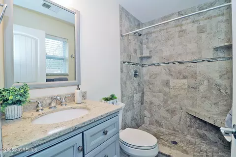 Bath - 28 Dolphin Way, Waretown, NJ 08758 photo 1 of 6