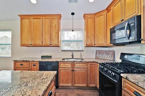Kitchen - 28 Dolphin Way, Waretown, NJ 08758 photo 5 of 6