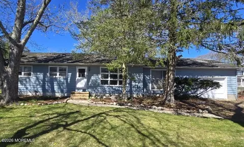 56 Hickory Ln, Bayville, NJ 08721
